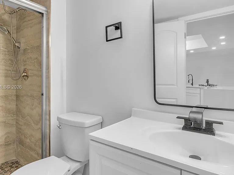 6911 Environ Blvd #4J — Photo 11