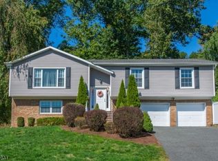 35 Ash Ln, Randolph, NJ 07869