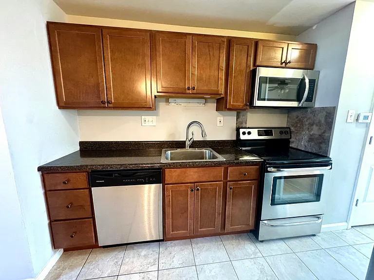 5225 Southwest Ave #105 — Photo 11
