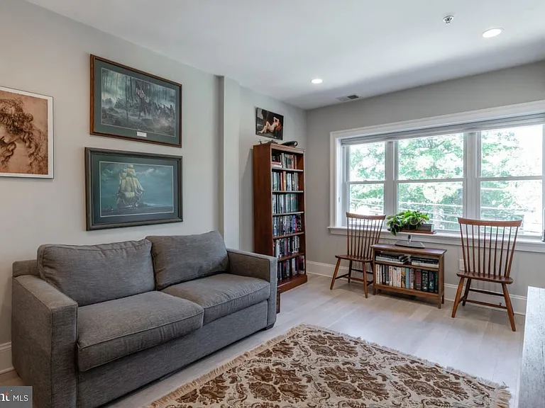 3918 W St NW #6 — Photo 8