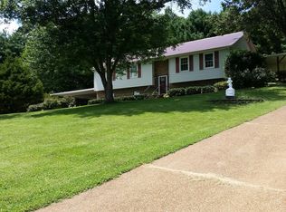 425 Valley Dr, Livingston, TN 38570