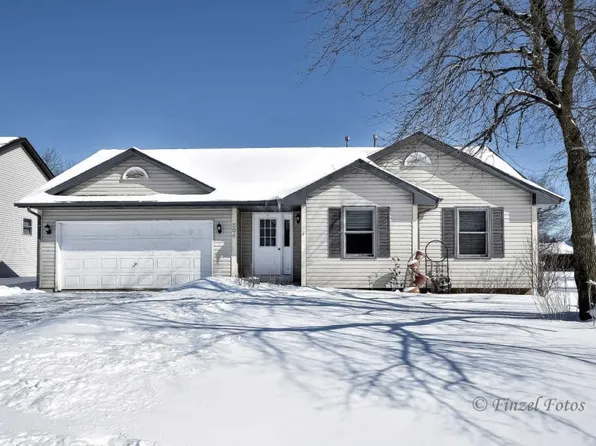 204 Benedict Dr SW, Poplar Grove, IL 61065