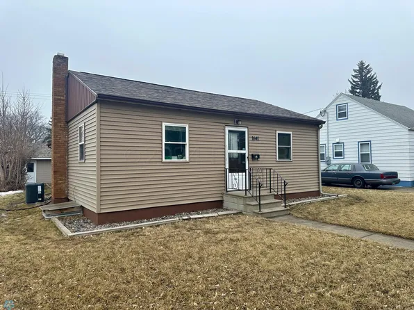 1641 10th St N, Fargo, ND 58102