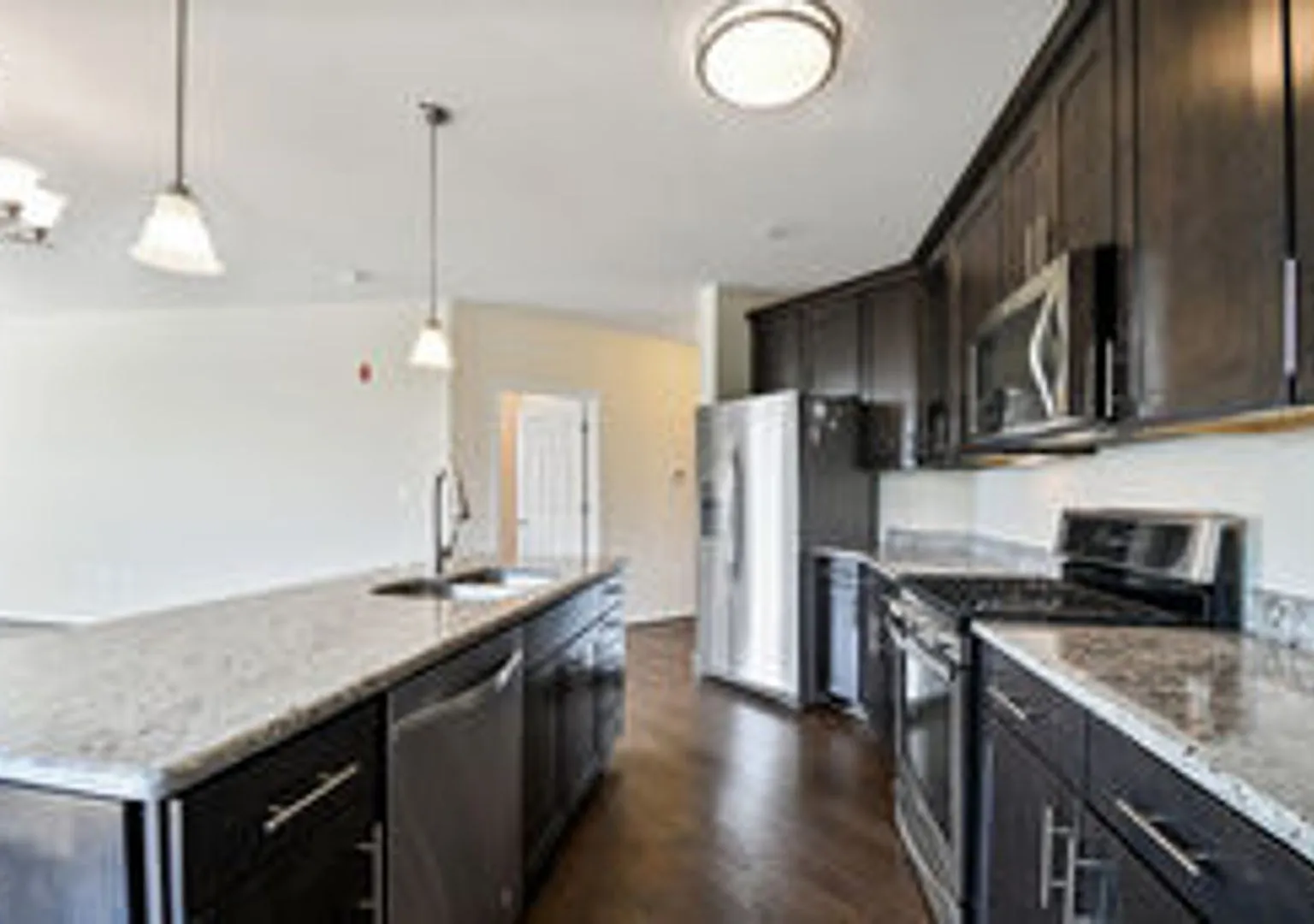 Spacious and Modern 2BR/2BA Condo in Norbeck Crossing — Photo 2