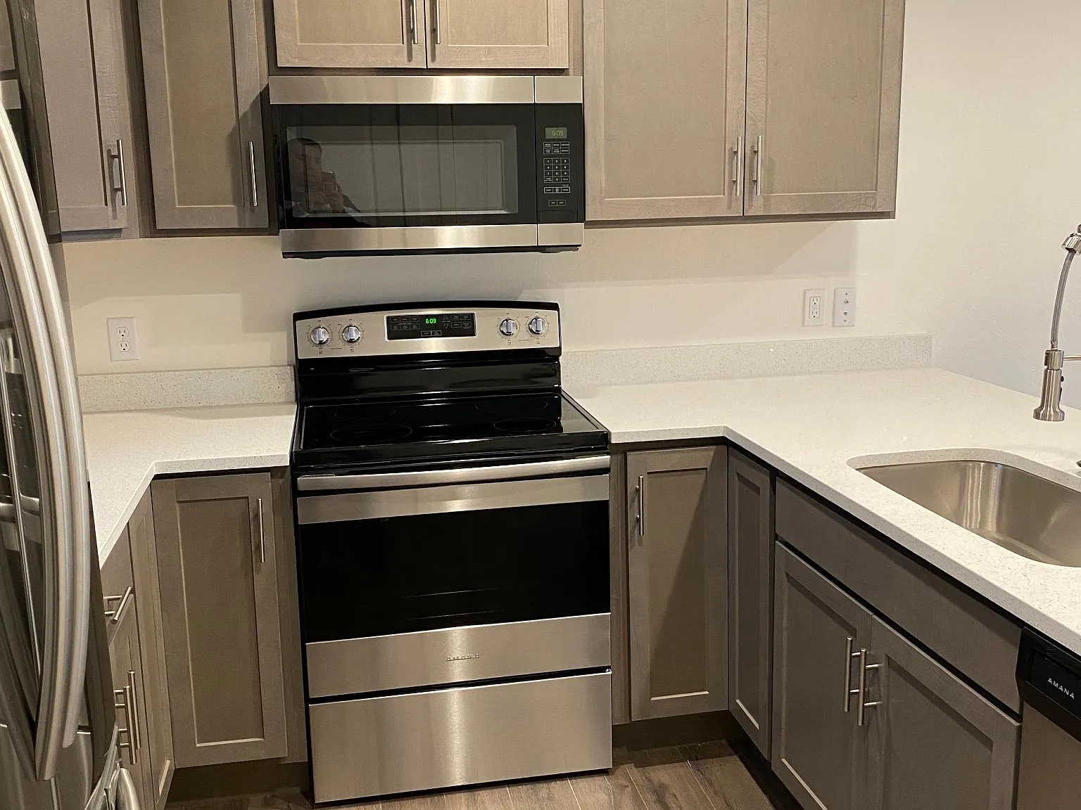 2 bed, 1.5 bath, 1034 sqft, $1,350 — Photo 3