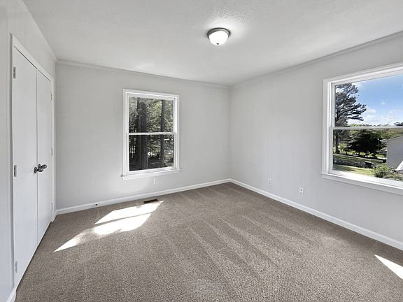 4th image of 901 Forge Rd