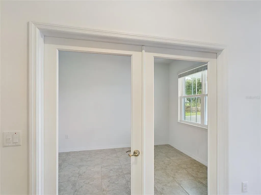 3 bed, 2.0 bath, 2035 sqft, $2,600 — Photo 4