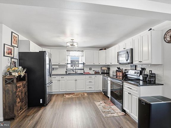 4th image of 37 Goose Pond Rd