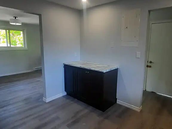 3rd image of 711 Brown St #2