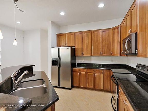 3rd image of 2305 SW 18th Ave #2305