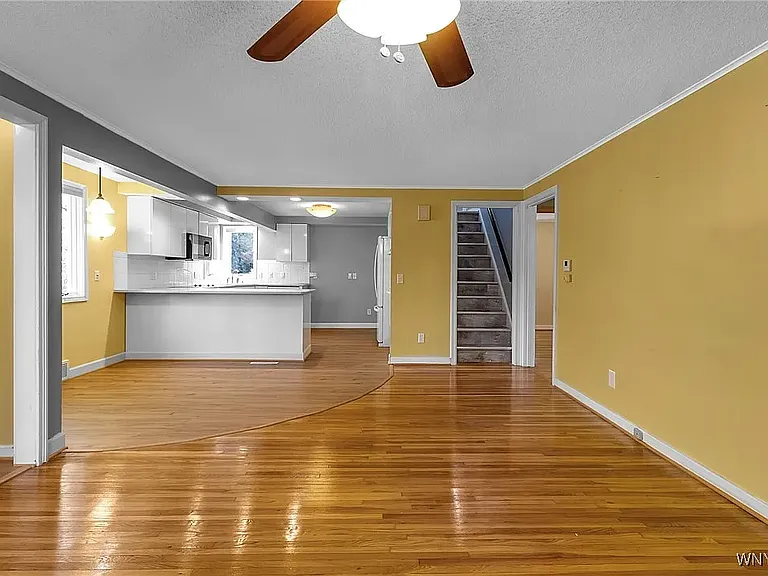 157 Royal Pkwy W — Photo 6