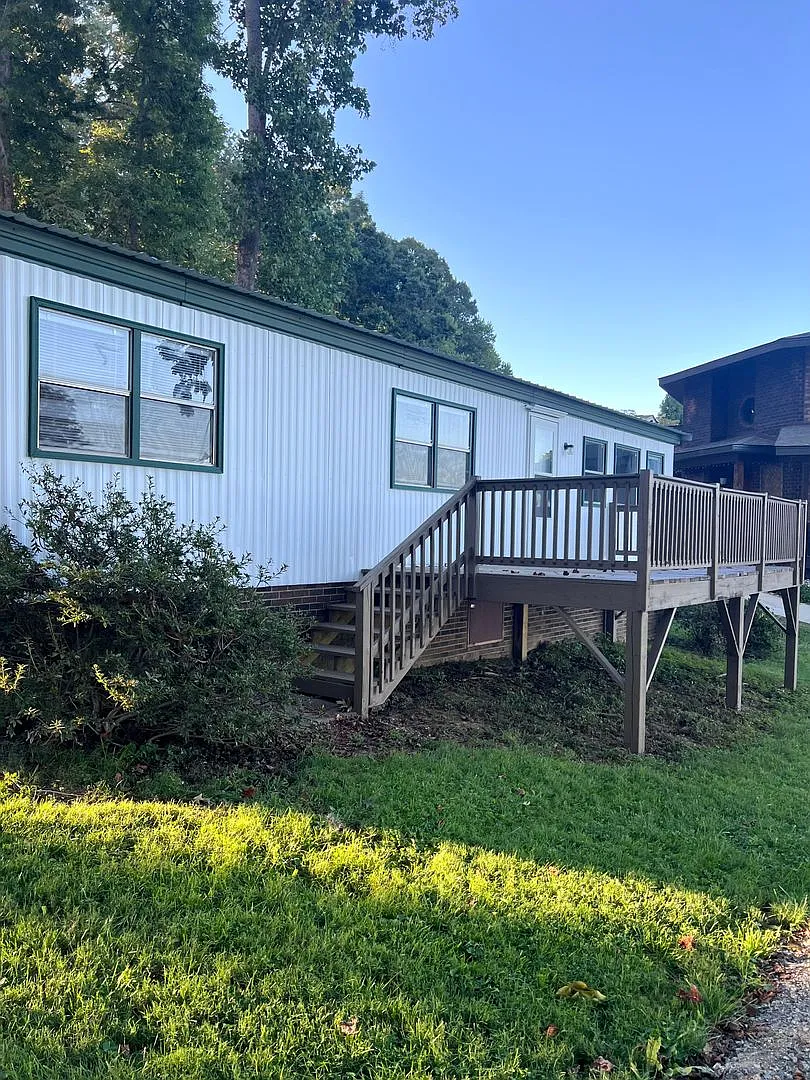 Lake Front Property For Rent — Photo 2