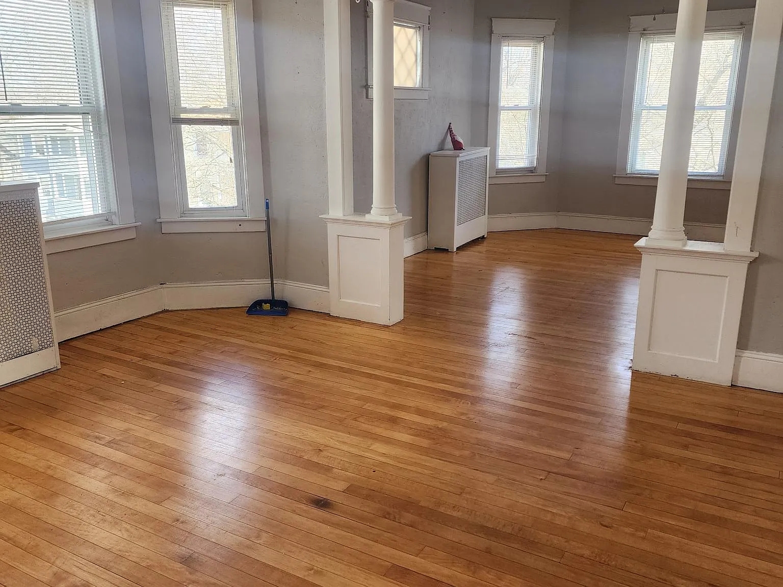 3 bed, 1100 sqft, $2,200 — Photo 4