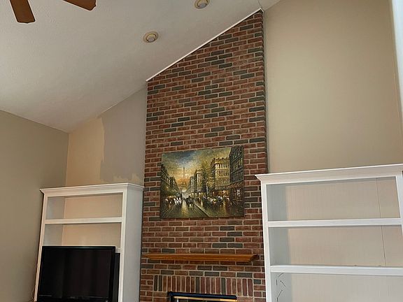 4th image of 6041 Holywell Dr