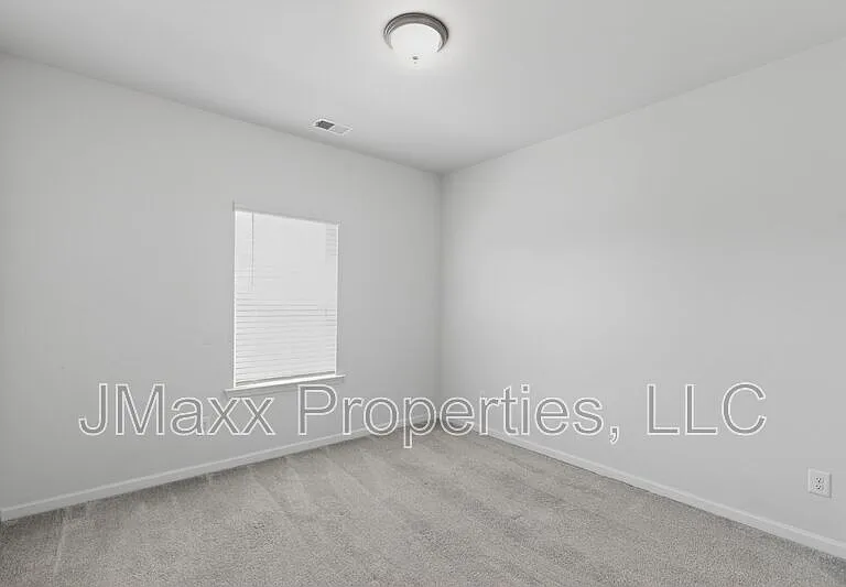 185 Madison Bnd — Photo 12
