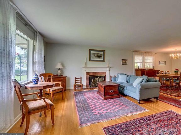 3rd image of 6453 Dryden Dr