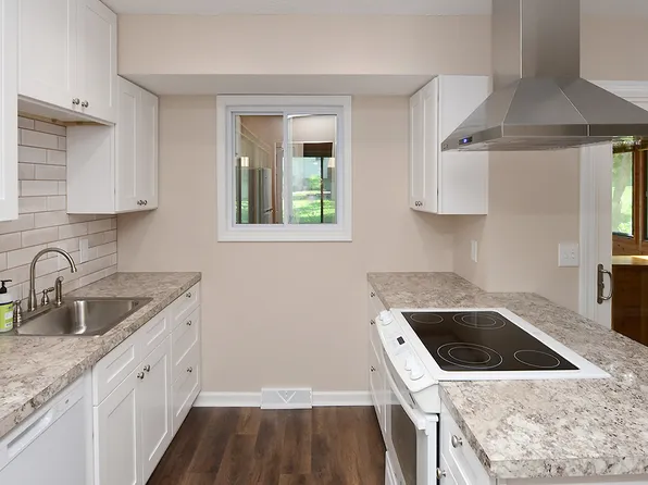 14028 Madison Cir, Omaha, NE 68137