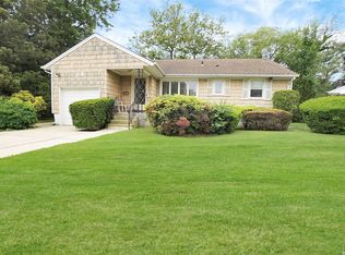 29 Burt Ct, Valley Stream, NY 11581