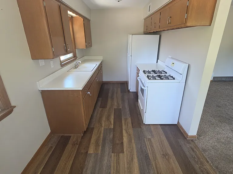 2322 W Bolivar Ave — Photo 2