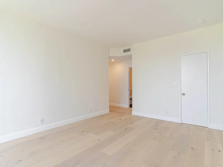 1305 N Columbus Ave #208 — Photo 24