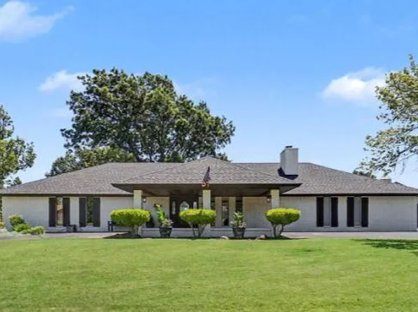 121 W Tahoe Dr, Cordell, OK 73632