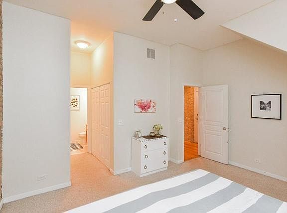 2nd image of 2853 N Lincoln Ave APT 1