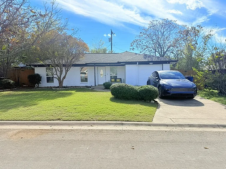 8529 Santa Clara Dr — Photo 2