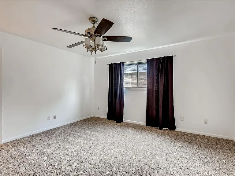 946 Mesa Terrace Dr — Photo 12
