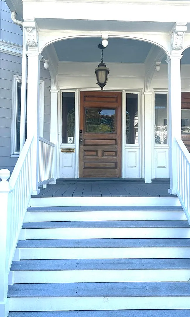 Beautiful 3BR/1.5BA Home Available October 1st Great Residential Location!! — Photo 2