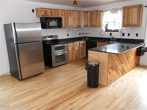 2nd image of 869 Mountain Meadow Rd