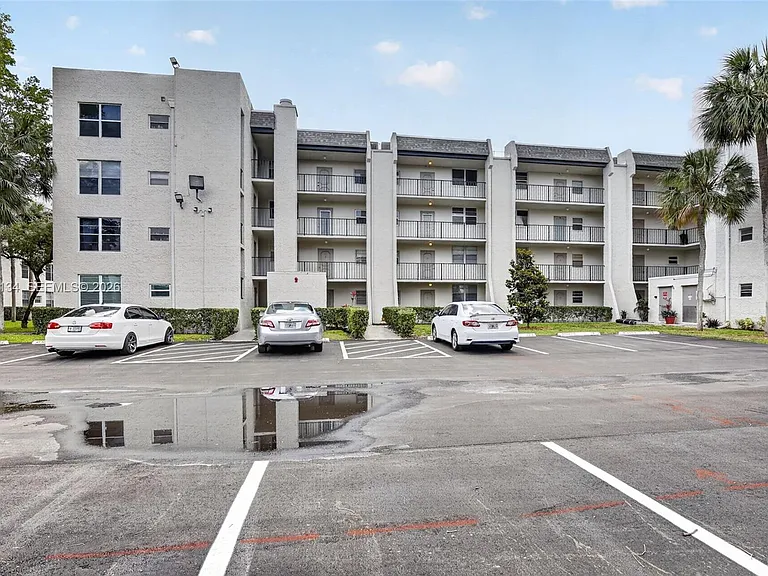 9330 Lagoon Pl #307 — Photo 42