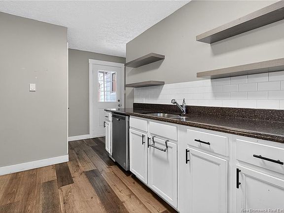 3rd image of 319 Lutz St