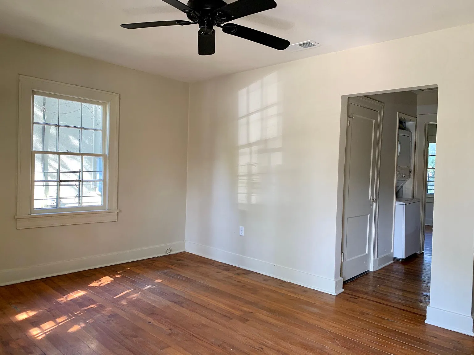 844 Iris St — Photo 2