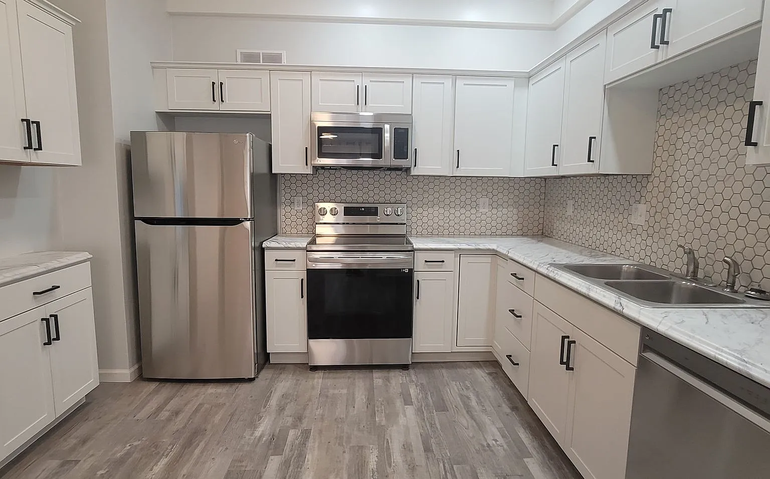 3 bed, 1.5 bath, $1,750 — Photo 2
