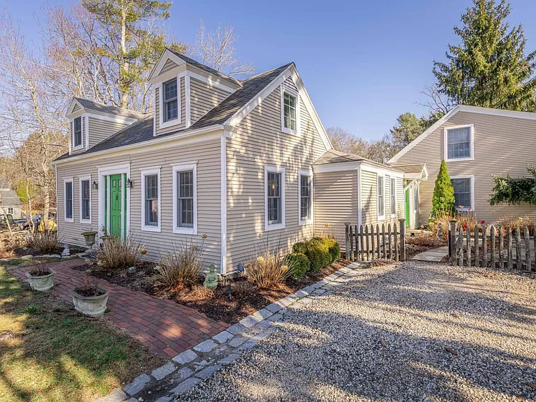 138 Port Rd — Photo 2
