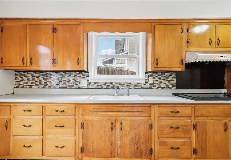 328 James St — Photo 12