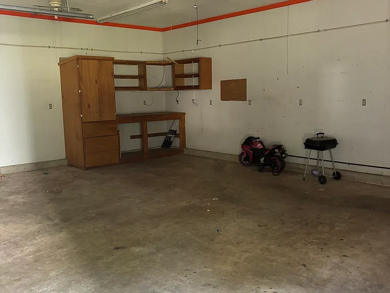 122 S Dixon Ave — Photo 5