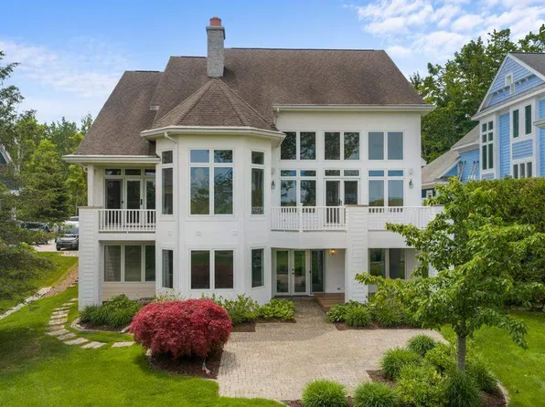 4972 Wildwinds Dr, Petoskey, MI 49770