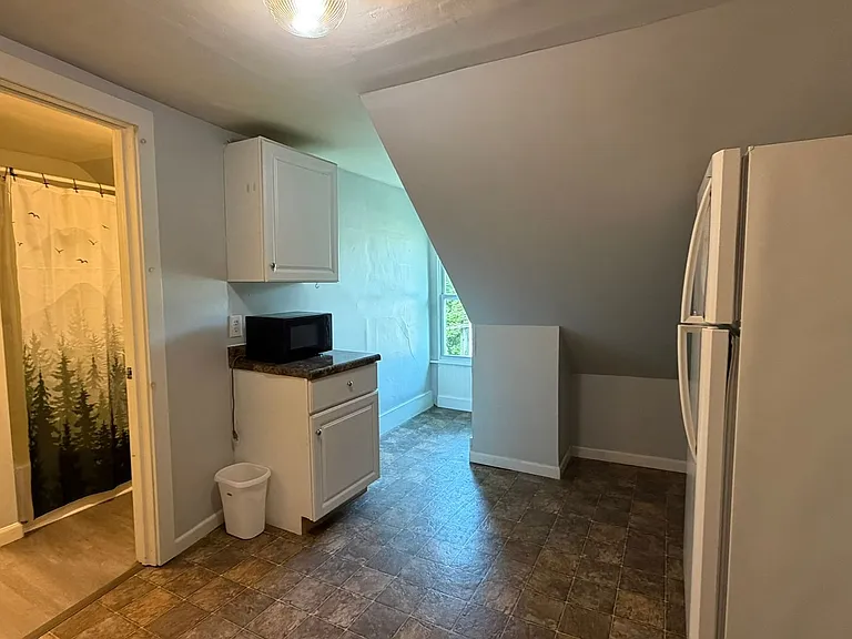 810 E Division St #A — Photo 15