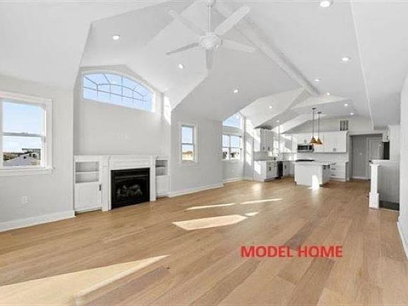 5th image of 210 39th St W #Sea