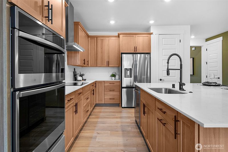 4th image of 688 Sunbeam Drive