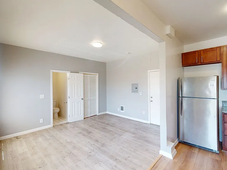 2805 E 16th Street — Photo 15