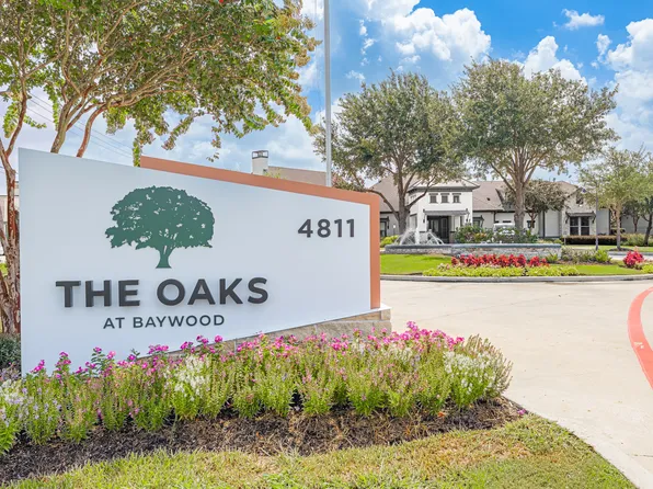 The Oaks at Baywood
