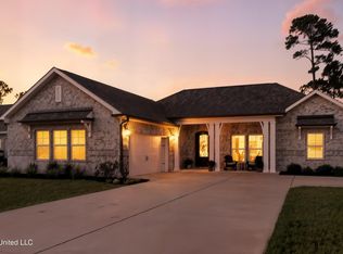 6828 Enclave Ln, Ocean Springs, MS 39564