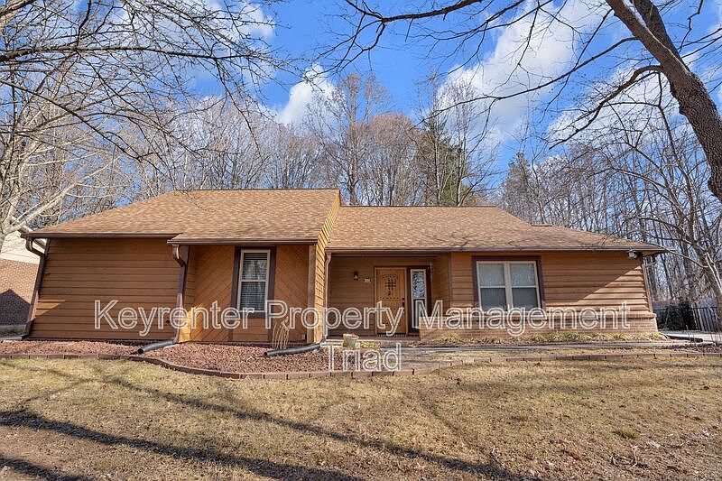 1st image of 5110 N Oaks Dr