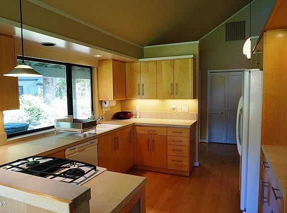 4th image of 600 Island Dr #13