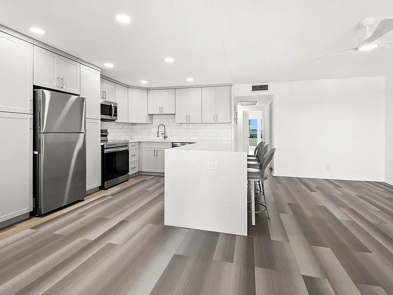 4047 Lincoln Pl #C — Photo 5