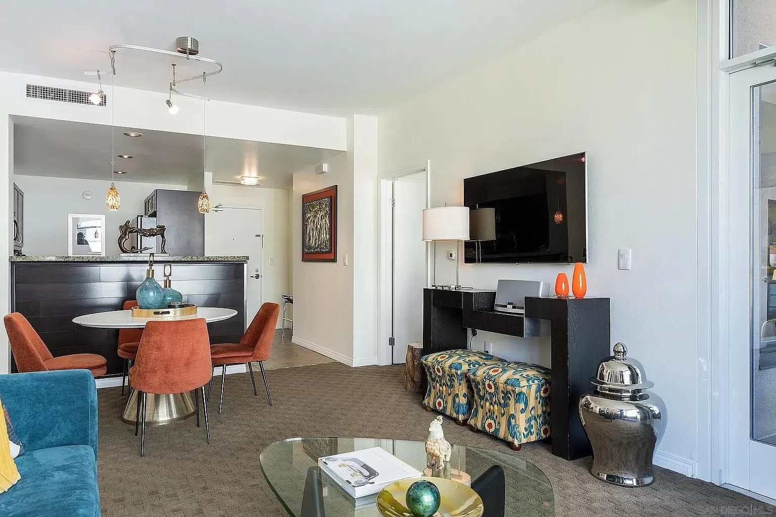 2 bed, 939 sqft, $4,999 — Photo 2