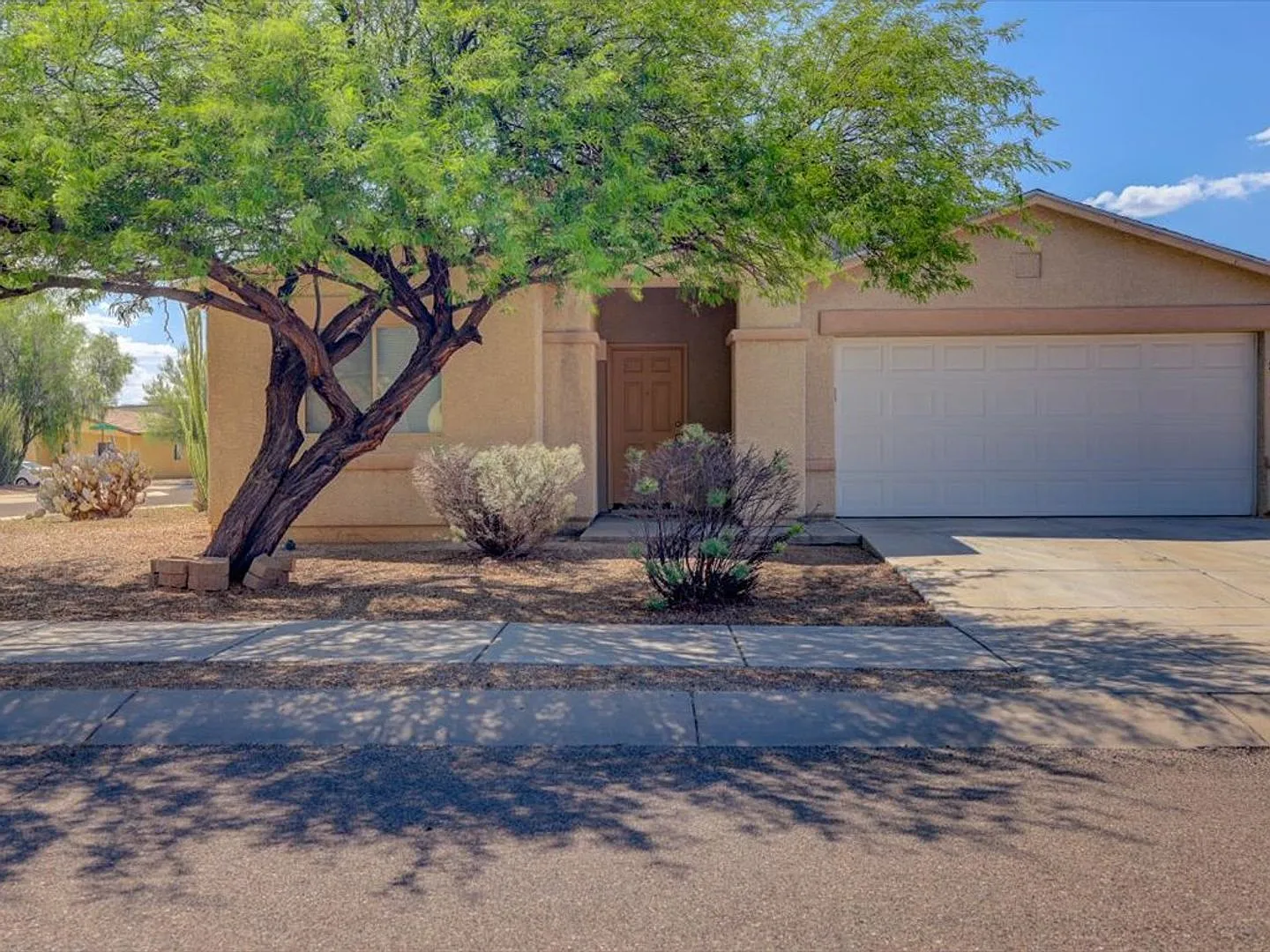 3 Bedroom 2 Bathroom with SOLAR ! — Photo 2