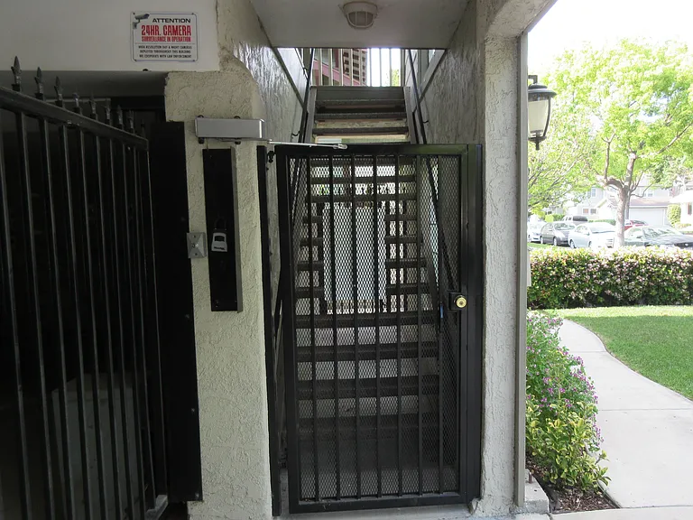 129 S Melrose St #3BDR-2BA — Photo 2